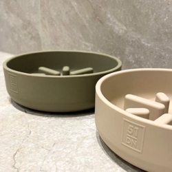Slowfeeder design udfordrer din hund og forlænger måltidet – perfekt mod hurtig spisning