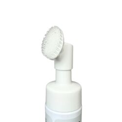 Renseskum med praktisk push flaske med blødt massagehoved