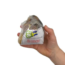 My Treat Elgben er et naturligt tyggeben fremstillet i Sverige