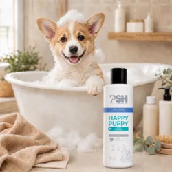 PSH Happy Puppy shampoo med biotin og panthenol – vist med en corgi-hvalp i et skumbad