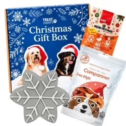 Forkæl din hund med Treateaters gaveæske, Trixie julesnefnug, Buba julegodbidder og Companion X-mas Delights samlet i én hyggelig julepakke