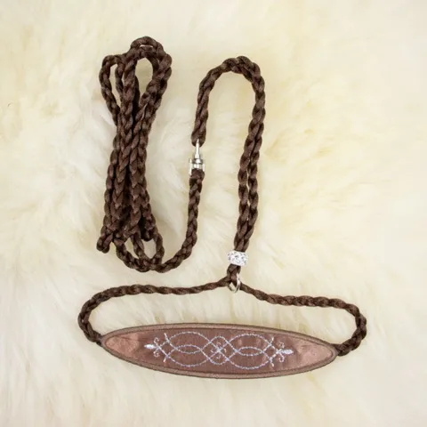 Udstillingsline | Flettet m. hagestykke | brun