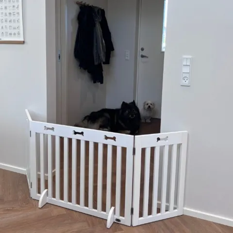 Pænt hundegitter til hjemmet