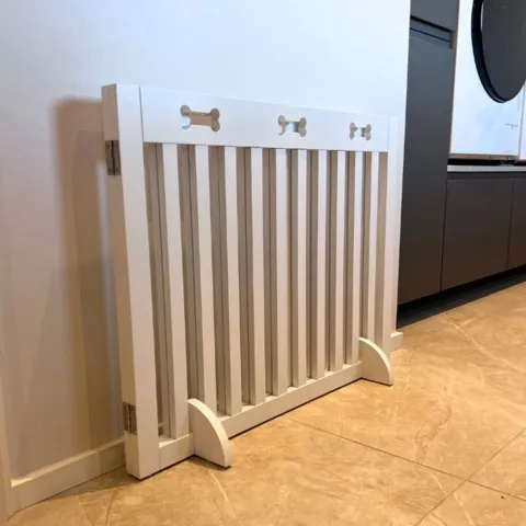 Hundegtteret fylder ikke meget når det er foldet sammen