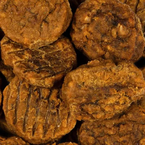 Forkæl din hvalp med Brit Meaty Jerky Puppy Meaty Coins Turkey. Smagfulde godbidder med kalkun og græskar, ideelle til træning