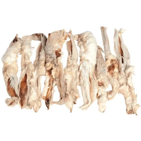 Naturligt tørrede kaninører med pels til hunde. Smagfuld og populær tyggesnack med varierende størrelse og struktur