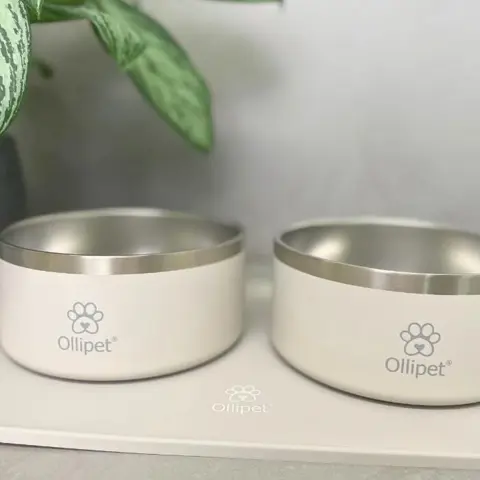 Elegante mad og vandskåle til din hund - passer perfekt ind i et hvert hjem.