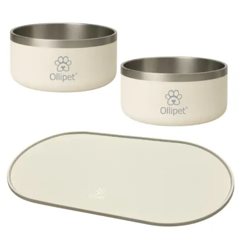 Flotte Ollipet hundeskåle med matchende spiseunderlag i flot beige farve.