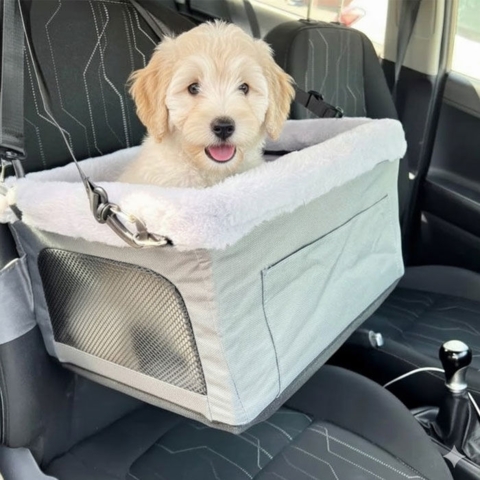 Pawise Deluxe Hundesæde har en blød og indbydende kant i plys giver ekstra komfor