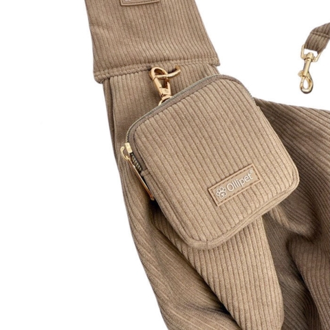 Med tilhørende lille taske/pung som kan klikkes af/på efter ønske