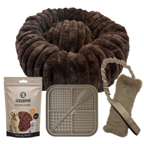 Et lækkert sæt som indeholder hundeseng, belønningslegetøj, slikkeplade og lækre godbidder