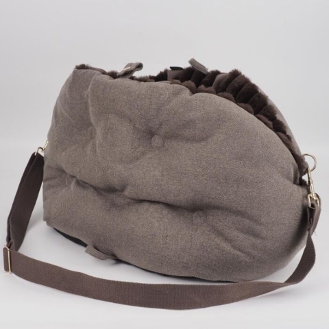 Hundetaske med plys, der giver ro og tryghed på turen