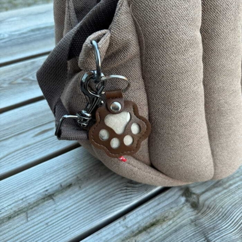 Fint som vedhæng til hundens taske