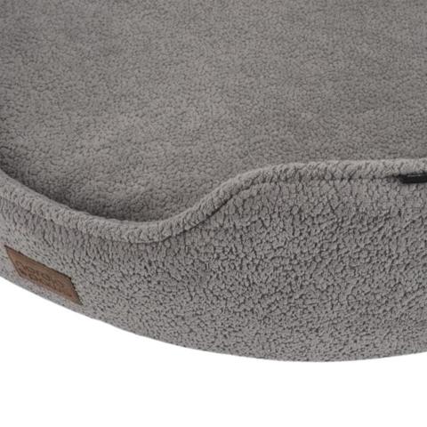 Nordic Paws Sofus Hundeseng er fremstillet i blødt teddy-materiale