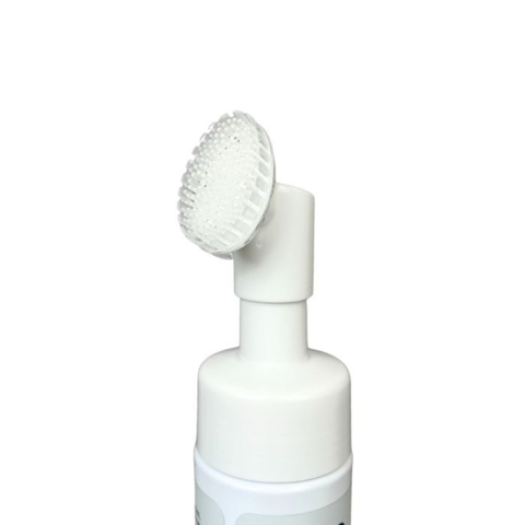 Renseskum med praktisk push flaske med blødt massagehoved