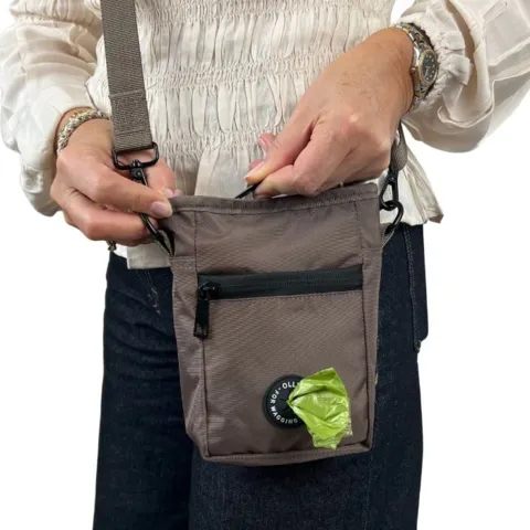 Smart hundeluftertaske med plads til godbidder og hundeposer