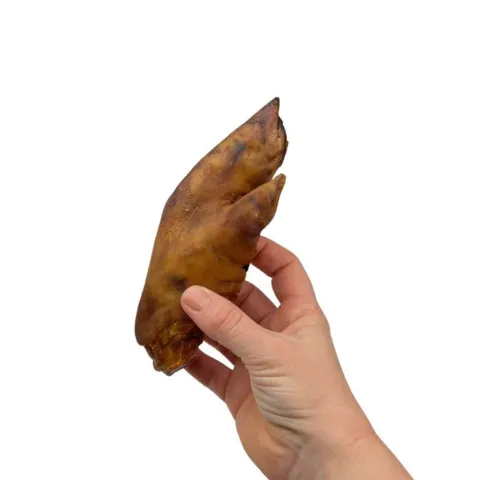 Tørret grisefod fra Svenske Emmzo er en naturlig og lufttørret tyggeartikel til hunde