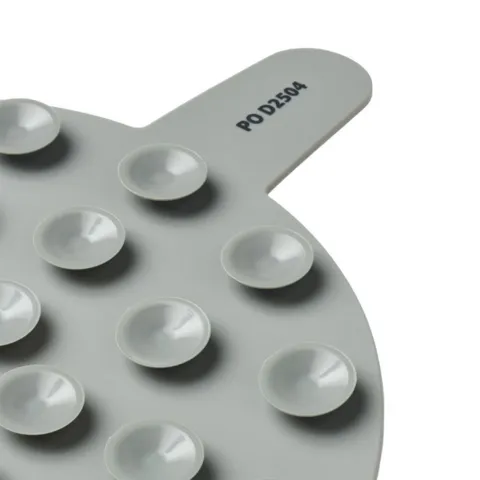 Detaljebillede af DOG Copenhagen Libra Slowfeeder i fleksibel silikone med små sugekopper på undersiden