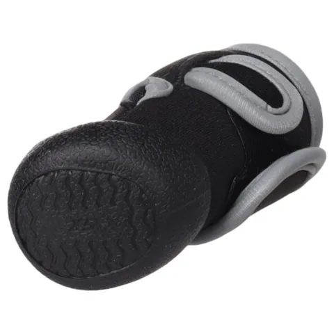 Hundesko med skridsikker gummisål der giver stabilitet på glatte overflader