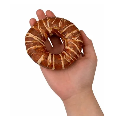 Ringformet tyggeben snack til hund med kylling og fisk