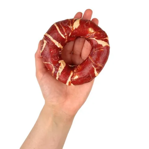 Naturlig hundesnack med and og torsk i donutform