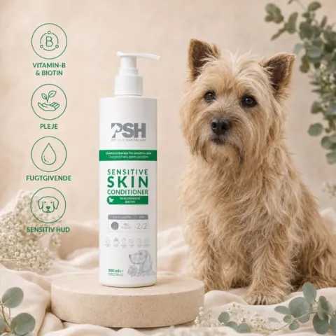PSH Sensitive Skin conditioner med B-vitamin og biotin, der fugter og plejer sensitiv hud – vist sammen med en cairn terrier