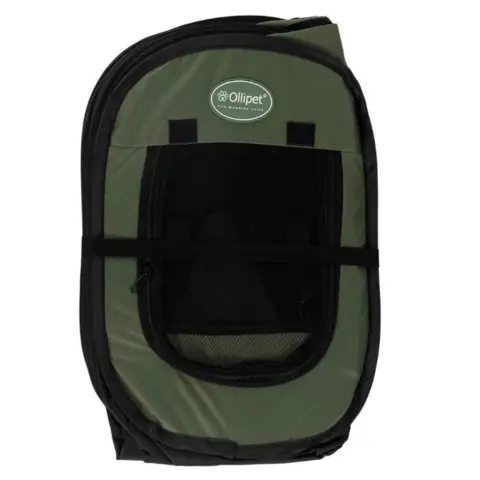 For Wagging Tails Foldbar Hvalpegård sammenfoldet i Forest Green. Let at transportere og opbevare takket være den kompakte, foldbare konstruktion.