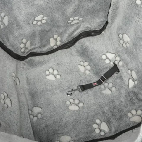 Trixie bilsædebetræk i fleece og polyester til hunde på køreturen
