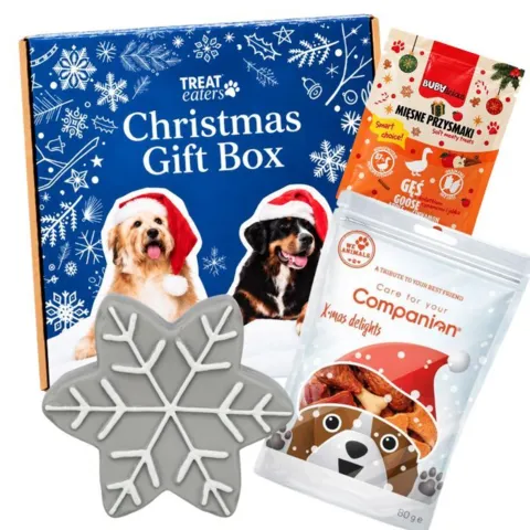 Forkæl din hund med Treateaters gaveæske, Trixie julesnefnug, Buba julegodbidder og Companion X-mas Delights samlet i én hyggelig julepakke