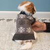 Grå hundesweater med snefnug - Mørke grå model