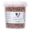 Snack'it Semi-Moist Mini Bones med laks er små bløde godbidder til hunde. Ideelle til træning, belønning og aktivering.