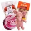 Giv din hund hyggelige stunder med den bløde Grisen Grynte, en pink Flower snusebold, Mini Bits med and og lækre griseører. Til snuseleg, forkælelse og tyggehygge