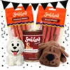 Forkæl din hund med et Black November pakketilbud med hundebamse, latexlegetøj, Småland sticks med and og kylling samt vådfoder med okse