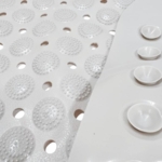 Denne smarte skridsikre bademåtte sørger for at din hund står fast i badet